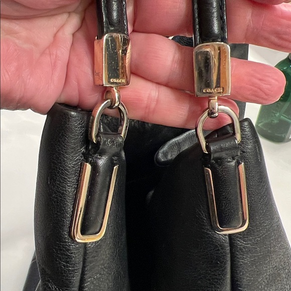 Vintage Authentic Coach Lexy Shoulder Bag with Pebble Leather and Gold Accents - Picture 4 of 15